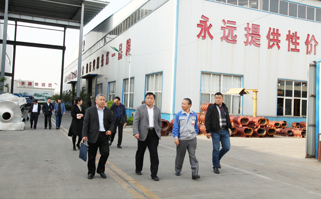 企業家們參觀山東居邦源機械集團 企業家們參觀山東居邦源機械集團