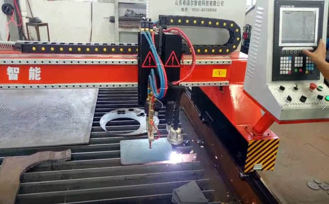 數控等離子切割現場 數控等離子切割現場