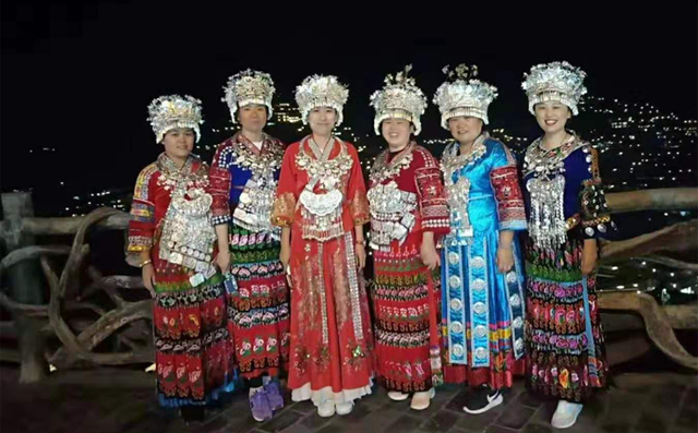 苗寨合影 苗寨合影