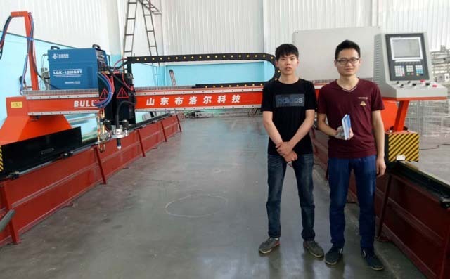 龍門式數(shù)控火焰切割機(jī)安裝完成 龍門式數(shù)控火焰切割機(jī)安裝完成