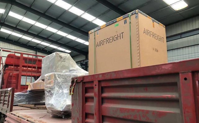 龍門式切割機裝車 龍門式切割機裝車