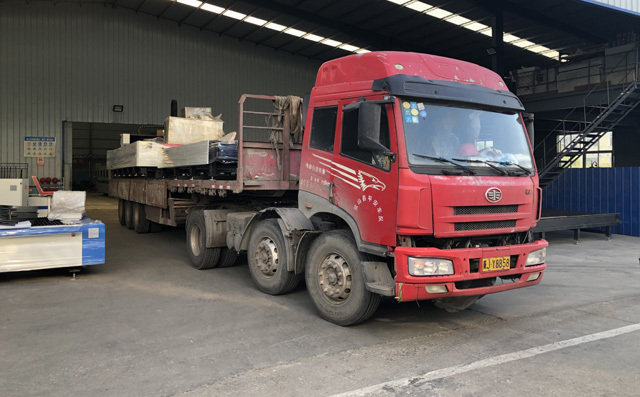 可交換平臺激光切割機(jī)發(fā)往山東濟(jì)南 可交換平臺激光切割機(jī)發(fā)往山東濟(jì)南