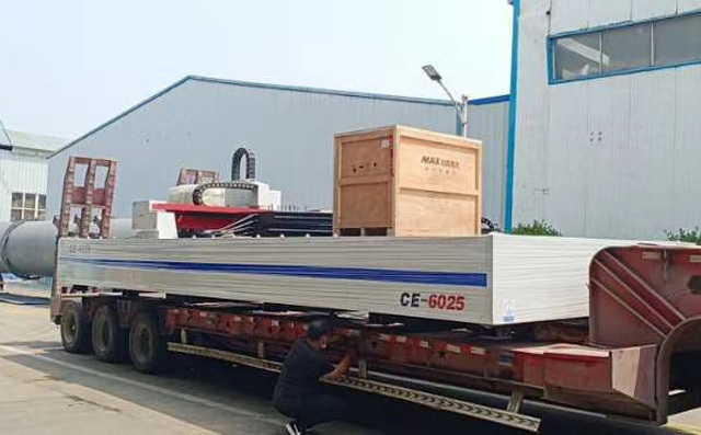 大幅面激光切割機發往山東青島 大幅面激光切割機發往山東青島