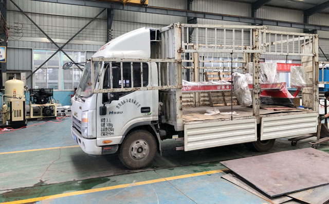 龍門式切割機發往遼寧 龍門式切割機發往遼寧