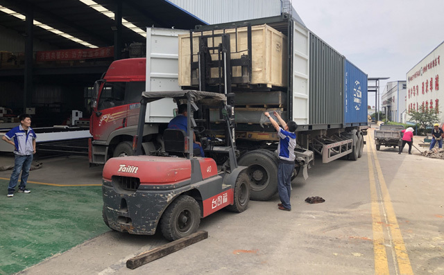 布洛爾激光雕刻機設備發往英國 布洛爾激光雕刻機設備發往英國