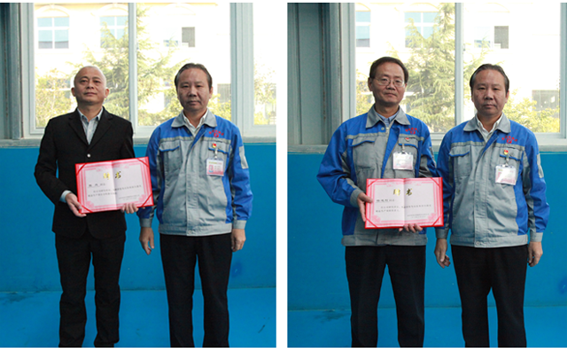 景奉國董事長對項目負責人楊建剛同志、項目組總監黃維標同志進行現場授權 景奉國董事長對項目負責人楊建剛同志、項目組總監黃維標同志進行現場授權