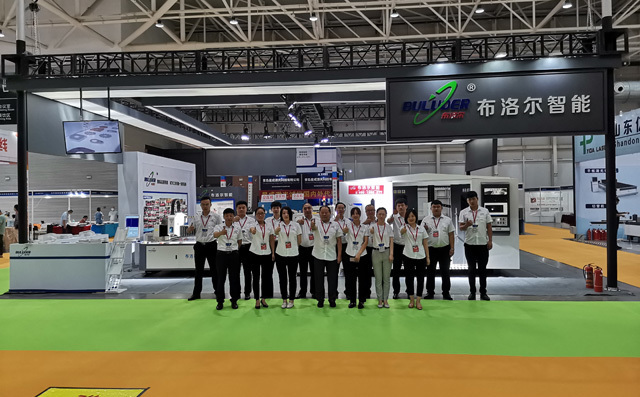 萬瓦激光切割機(jī)亮相青島國際工業(yè)博覽會(huì) 萬瓦激光切割機(jī)亮相青島國際工業(yè)博覽會(huì)