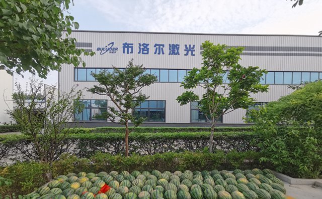 萬斤西瓜齊登場,清涼一夏真是爽! 萬斤西瓜齊登場,清涼一夏真是爽!