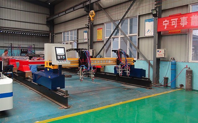 多頭數(shù)控火焰切割機,切割效率更高、更快。 多頭數(shù)控火焰切割機,切割效率更高、更快。