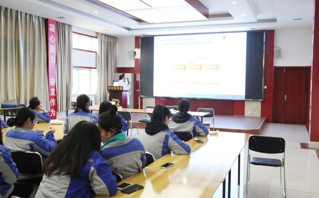 婦幼保健院的專家們通過圖片和案例，深入淺出地講解了女性健康知識(shí)