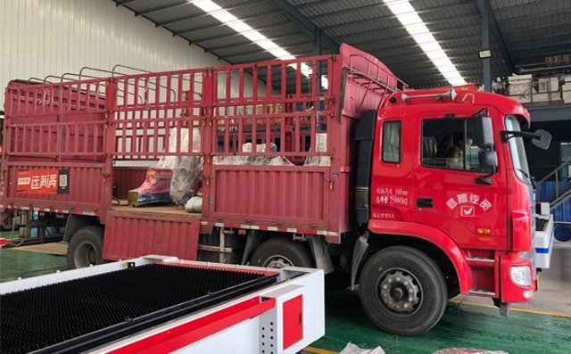 龍門式數控等離子切割機裝車發貨中 龍門式數控等離子切割機裝車發貨中