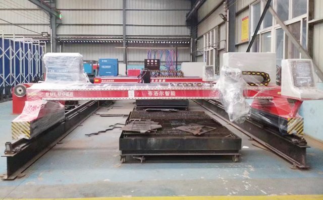 龍門式數控等離子火焰切割機完成包裝 龍門式數控等離子火焰切割機完成包裝